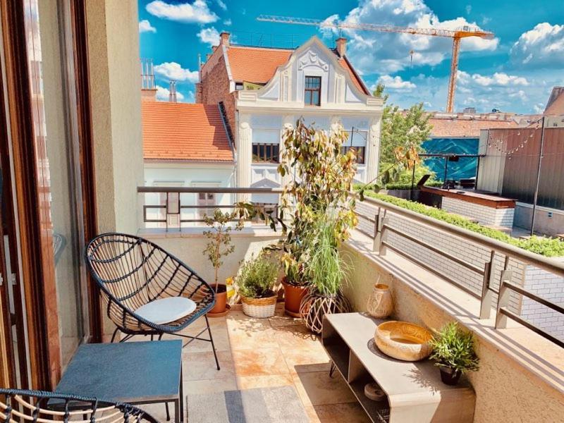 Sunny Deluxe Apt. & Terrace Budapest Exterior photo