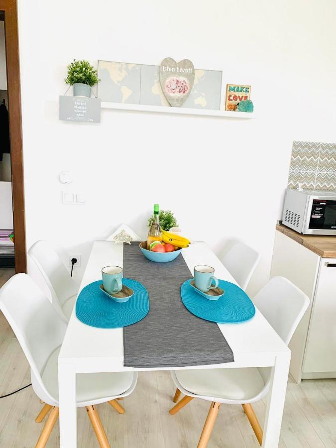 Sunny Deluxe Apt. & Terrace Budapest Exterior photo