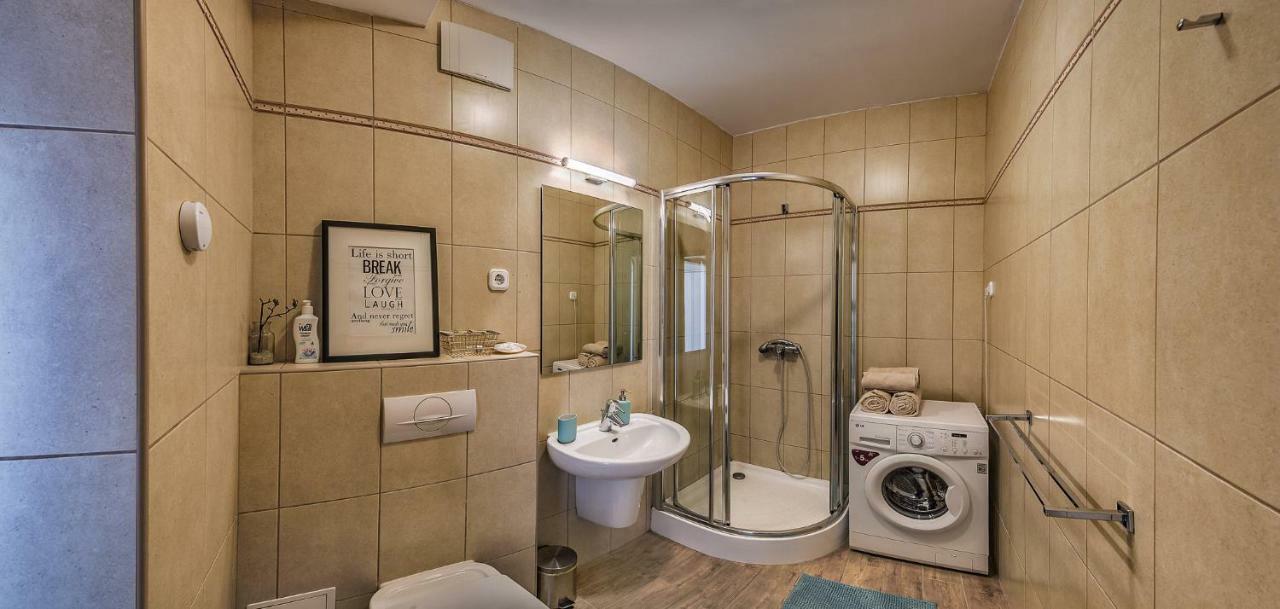 Sunny Deluxe Apt. & Terrace Budapest Exterior photo